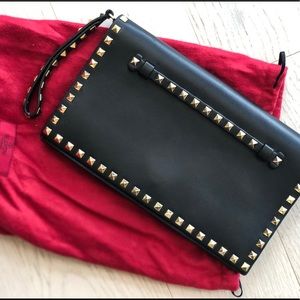 Valentino Garavani rockstud leather clutch